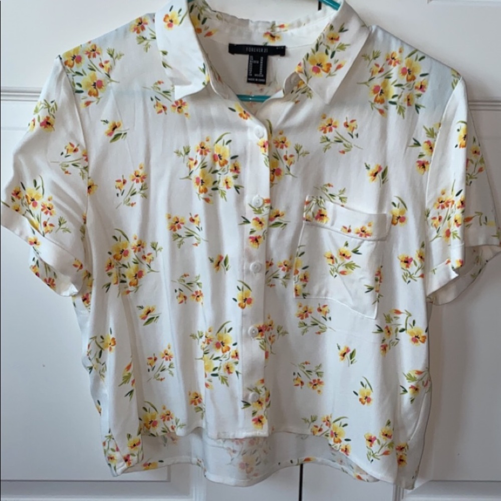 Cute button up crop top!